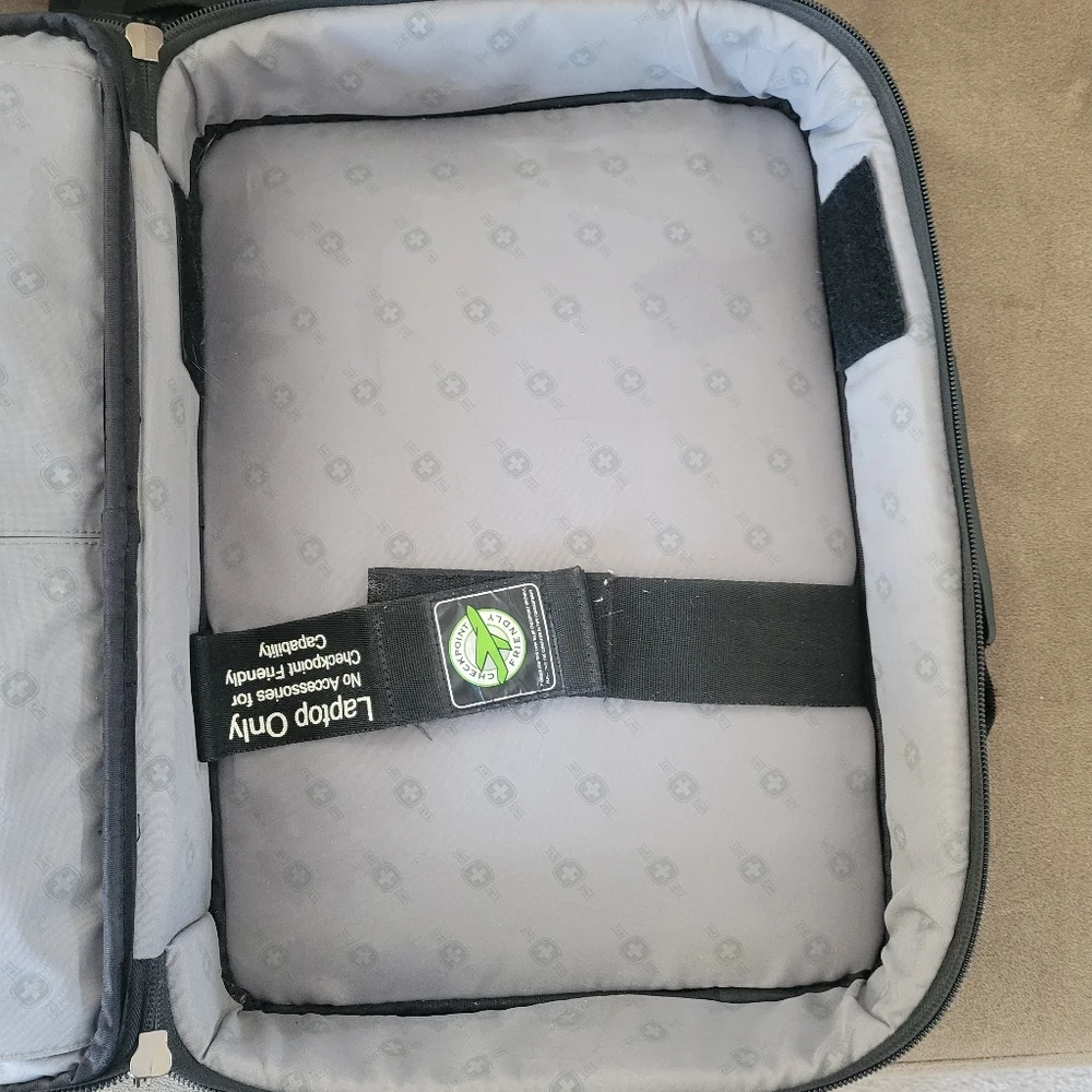 SwissGear by Wenger Laptop Shoulder Bag Black
